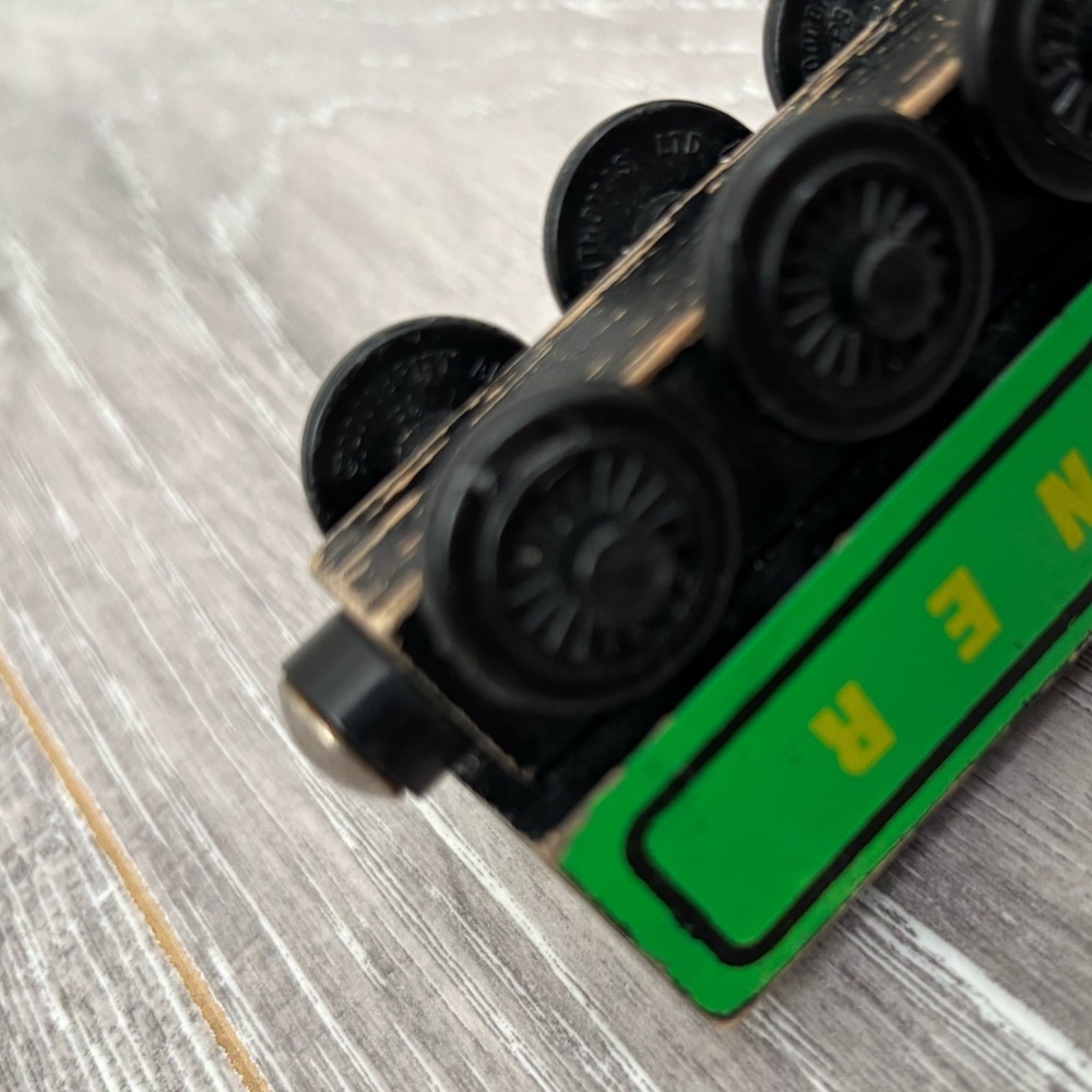 Wooden Flying Scotsman with One Tender - Picture 13 of 14
